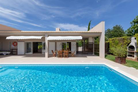 Moradia Isolada T3 - Arrendamento Anual - Piscina - Jardim - Barbecue - Portimão