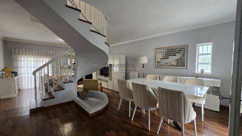 Moradia T4 - Mobilada e Equipada - Lareira - Jardim - Perto da Praia - Alvor - Portimão