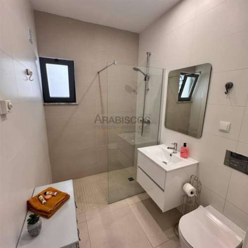 Arrendamento Anual - Moradia - T2 - Condominio fechado - Piscina - Box - Alvor