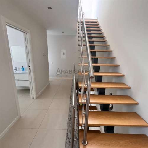 Arrendamento Anual - Moradia - T2 - Condominio fechado - Piscina - Box - Alvor