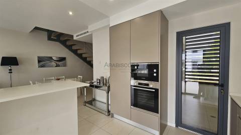 Arrendamento Anual - Moradia - T2 - Condominio fechado - Piscina - Box - Alvor