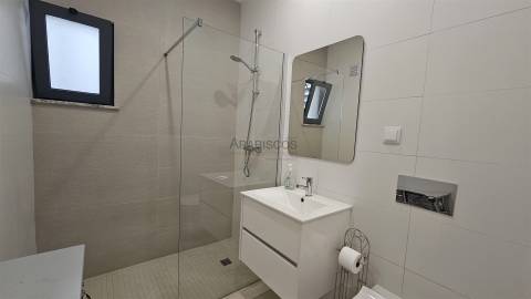 Arrendamento Anual - Moradia - T2 - Condominio fechado - Piscina - Box - Alvor