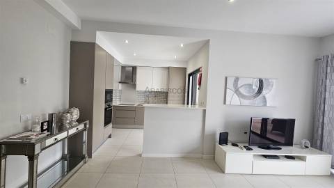 Arrendamento Anual - Moradia - T2 - Condominio fechado - Piscina - Box - Alvor