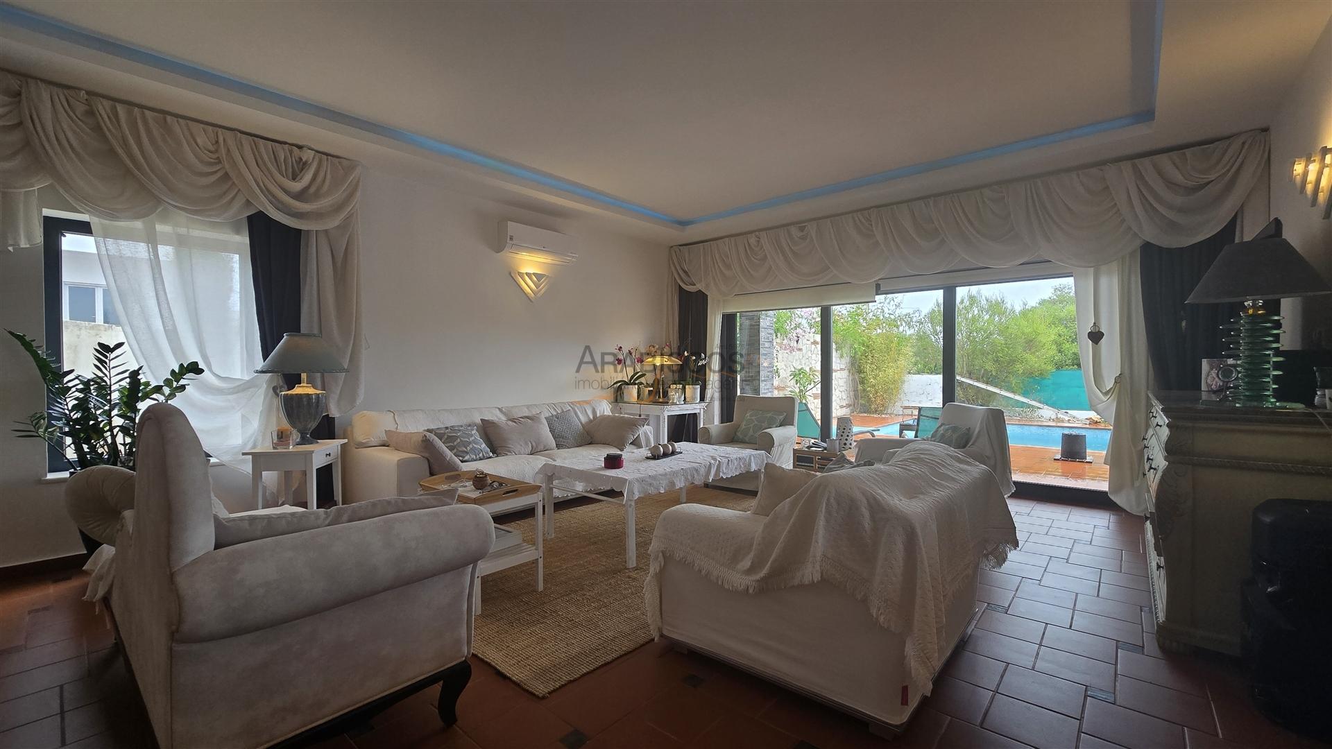 Moradia T4 - 4 suites - Piscina - Monte Canelas - Mex. Grande - Portimão