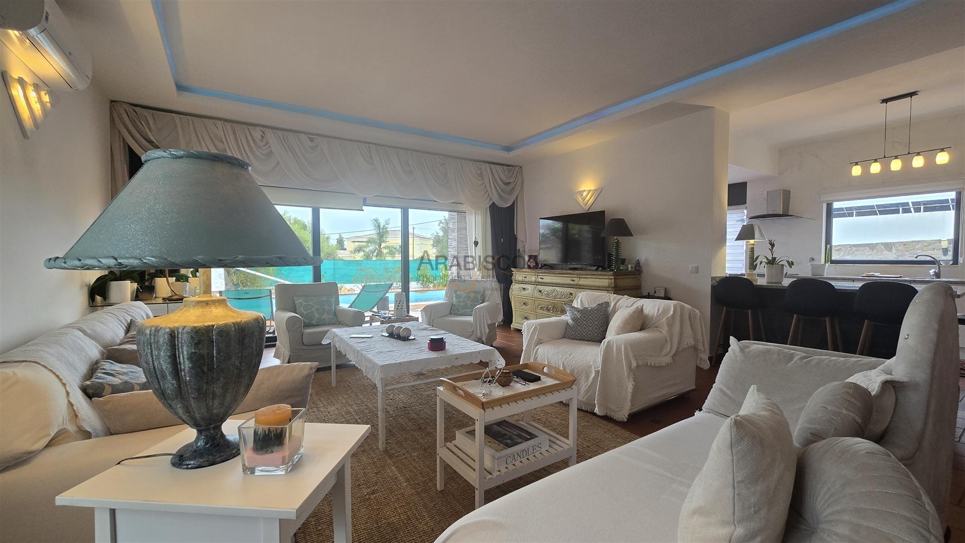 Moradia T4 - 4 suites - Piscina - Monte Canelas - Mex. Grande - Portimão