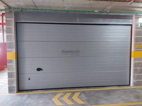 Garagem Box Para Dois Carros - Dois Portões - Edifício Rio Park - Portimão