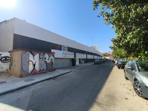 Garagem Box Para Dois Carros - Dois Portões - Edifício Rio Park - Portimão