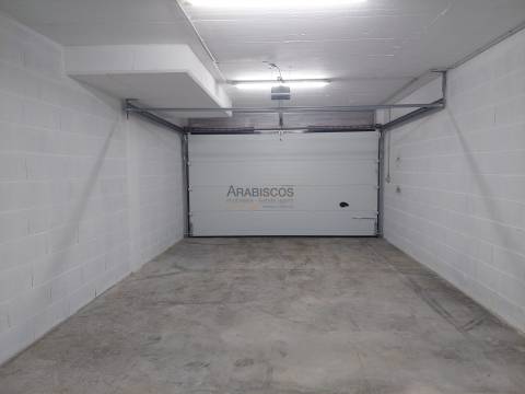 Garagem Box Para Dois Carros - Dois Portões - Edifício Rio Park - Portimão