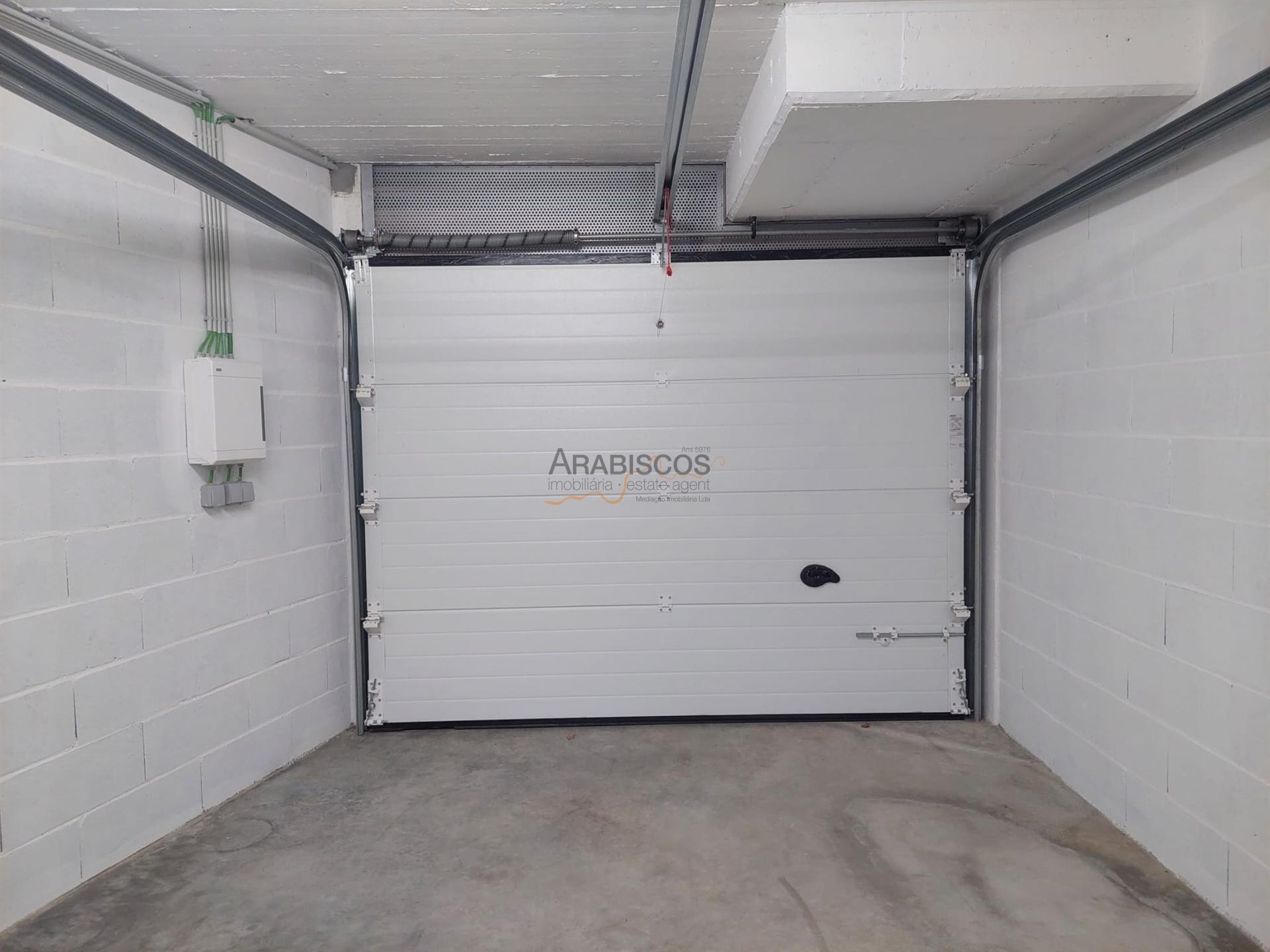 Garagem Box Para Dois Carros - Dois Portões - Edifício Rio Park - Portimão