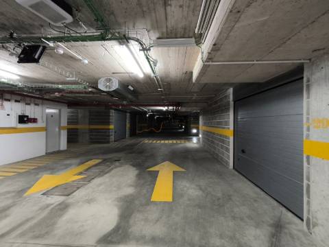 Garagem Box Para Dois Carros - Dois Portões - Edifício Rio Park - Portimão