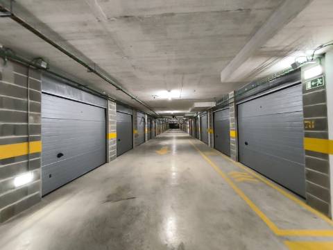 Garagem Box Para Dois Carros - Dois Portões - Edifício Rio Park - Portimão