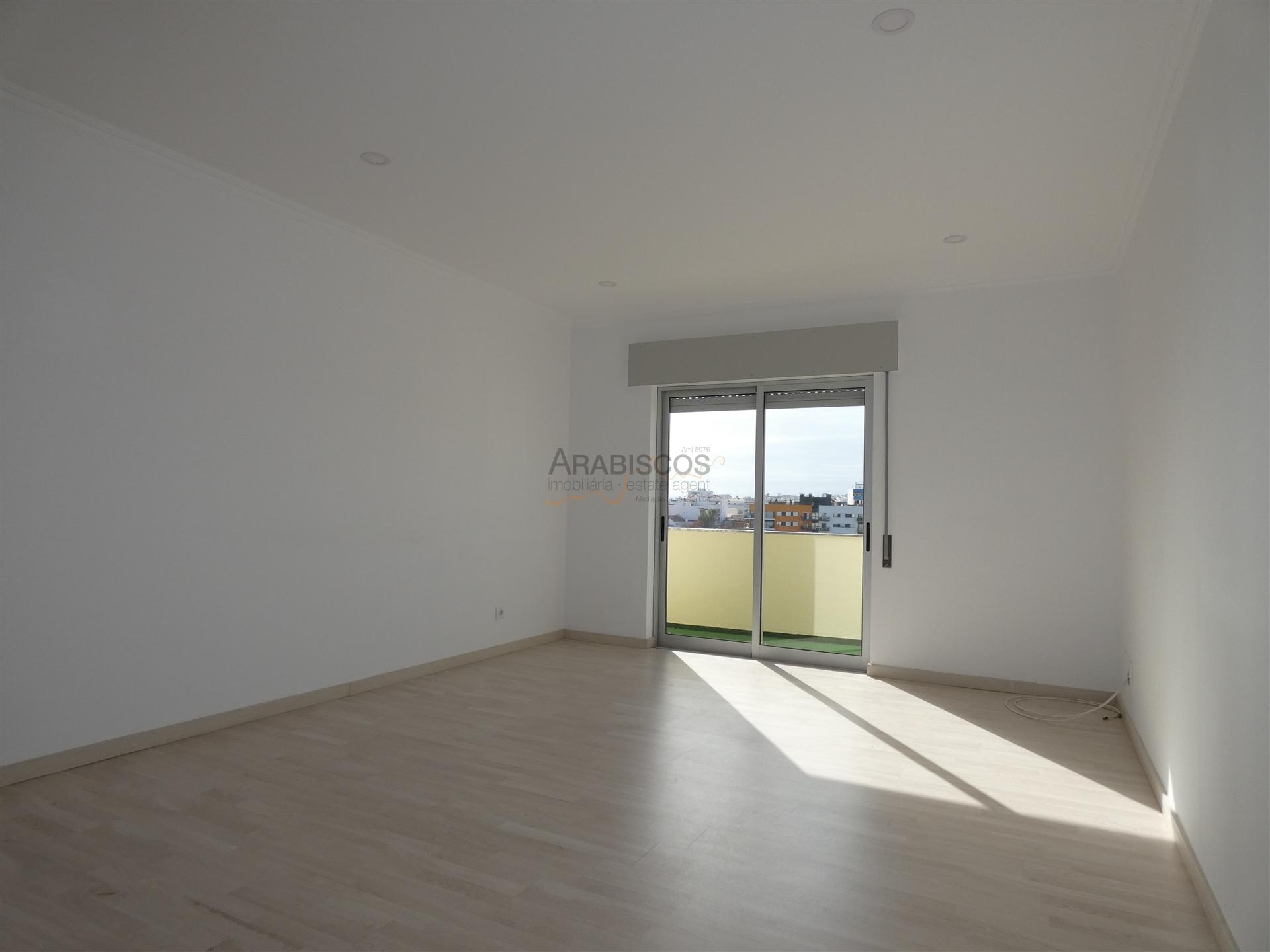 Apartamento T3  - Vista jardim - Varanda - Portimão - Faro - Algarve