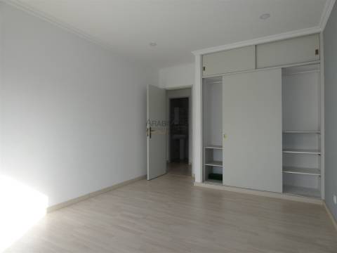 Apartamento T3  - Vista jardim - Varanda - Portimão - Faro - Algarve