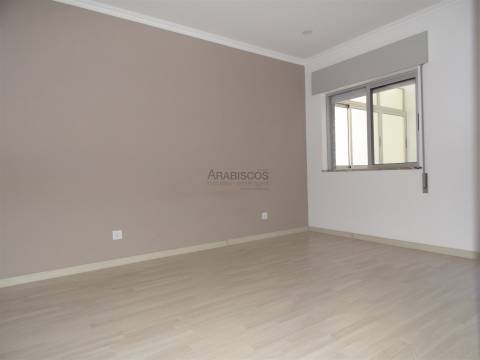 Apartamento T3  - Vista jardim - Varanda - Portimão - Faro - Algarve