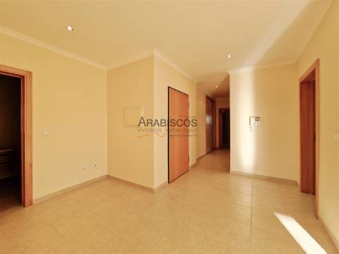 Apartamento T3 - Vista Mar - Varandas com 60 m2 - Ar Condicionado - 3 Suítes - Alvor - Algarve