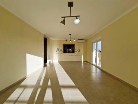 Apartamento T3 - Vista Mar - Varandas com 60 m2 - Ar Condicionado - 3 Suítes - Alvor - Algarve