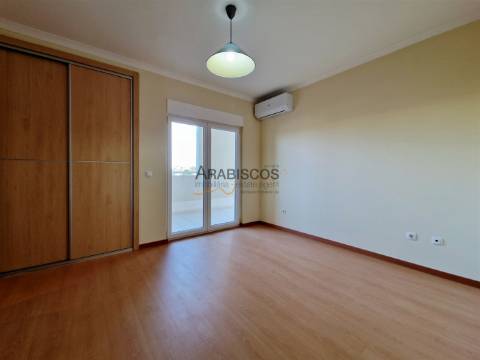 Apartamento T3 - Vista Mar - Varandas com 60 m2 - Ar Condicionado - 3 Suítes - Alvor - Algarve