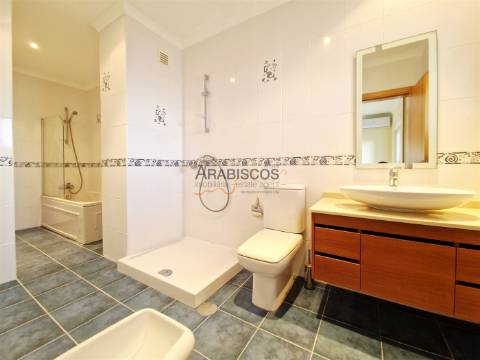 Apartamento T3 - Vista Mar - Varandas com 60 m2 - Ar Condicionado - 3 Suítes - Alvor - Algarve