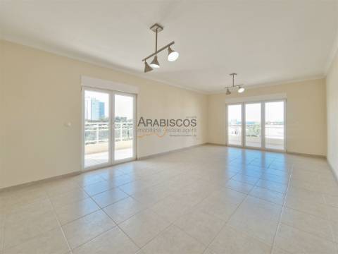 Apartamento T3 - Vista Mar - Varandas com 60 m2 - Ar Condicionado - 3 Suítes - Alvor - Algarve