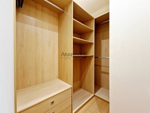 Apartamento T3 - Vista Mar - Varandas com 60 m2 - Ar Condicionado - 3 Suítes - Alvor - Algarve