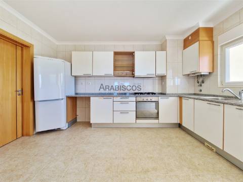 Apartamento T3 - Vista Mar - Varandas com 60 m2 - Ar Condicionado - 3 Suítes - Alvor - Algarve