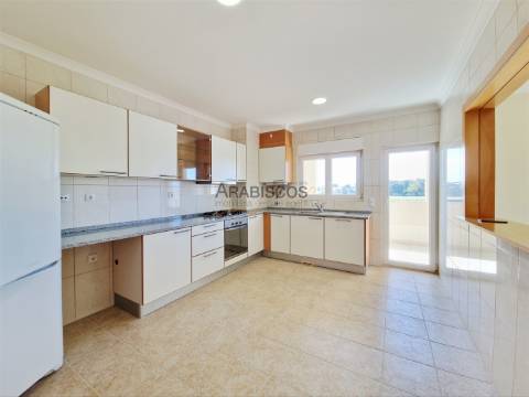 Apartamento T3 - Vista Mar - Varandas com 60 m2 - Ar Condicionado - 3 Suítes - Alvor - Algarve