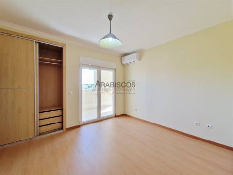 Apartamento T3 - Vista Mar - Varandas com 60 m2 - Ar Condicionado - 3 Suítes - Alvor - Algarve
