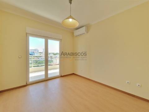 Apartamento T3 - Vista Mar - Varandas com 60 m2 - Ar Condicionado - 3 Suítes - Alvor - Algarve