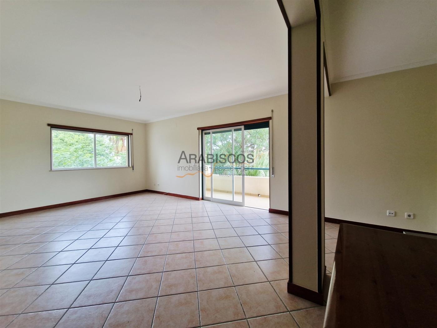 Apartamento T2 - Varandas - Barbecue - Lugar de Garagem - Arrecadação - Albufeira - Algarve