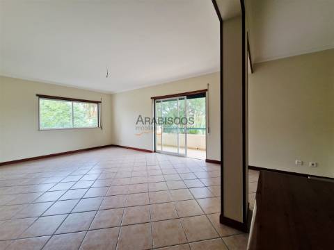 Apartamento T2 - Varandas - Barbecue - Lugar de Garagem - Arrecadação - Albufeira - Algarve
