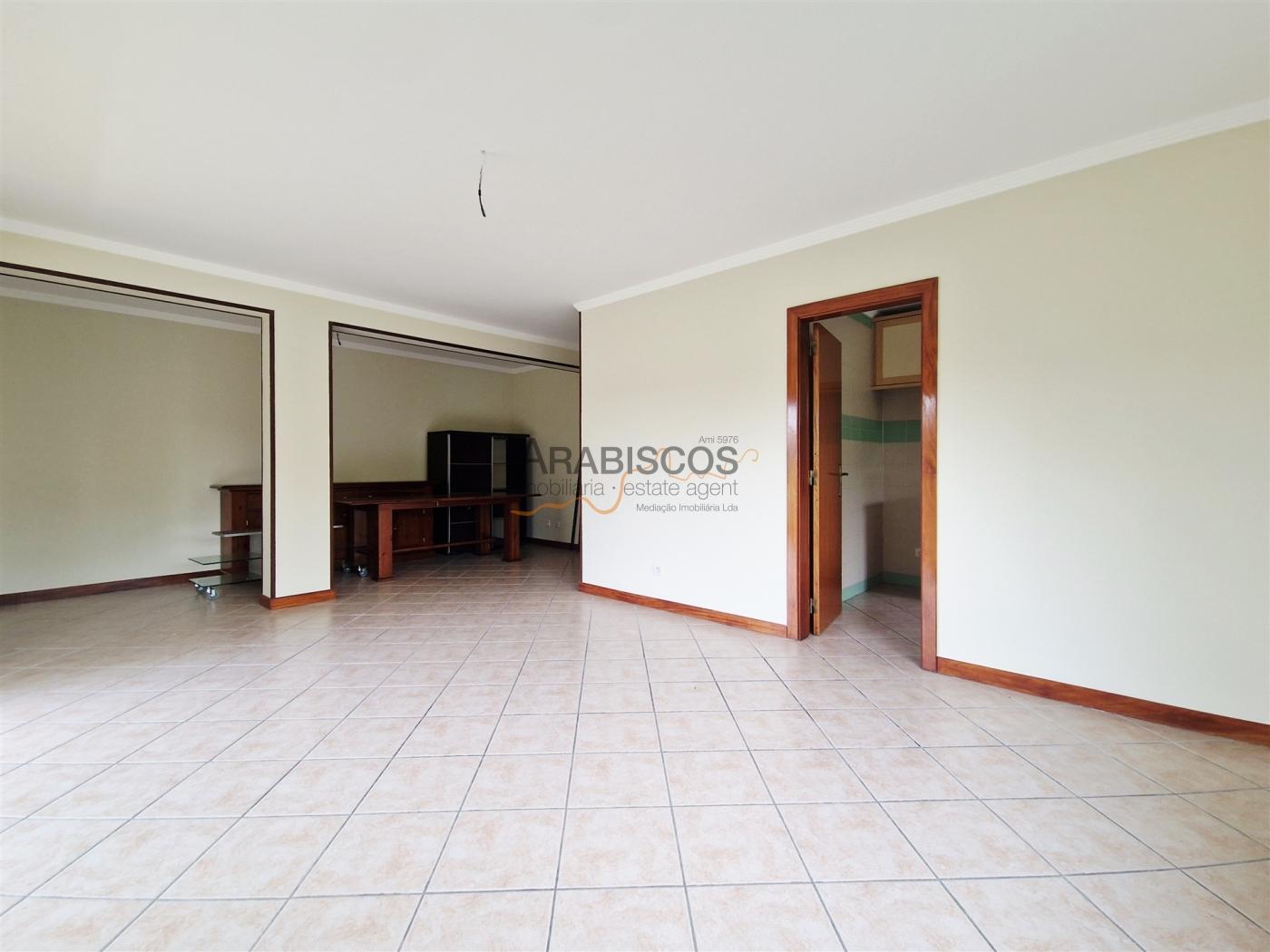 Apartamento T2 - Varandas - Barbecue - Lugar de Garagem - Arrecadação - Albufeira - Algarve
