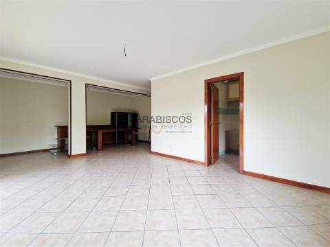 Apartamento T2 - Varandas - Barbecue - Lugar de Garagem - Arrecadação - Albufeira - Algarve