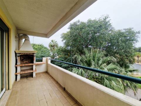 Apartamento T2 - Varandas - Barbecue - Lugar de Garagem - Arrecadação - Albufeira - Algarve
