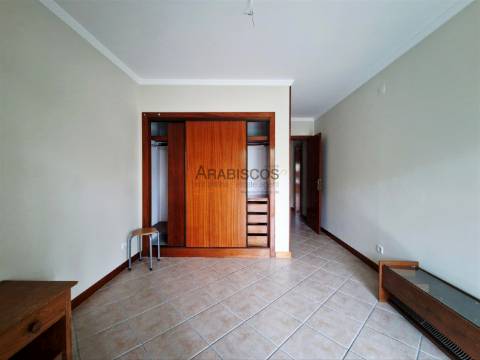 Apartamento T2 - Varandas - Barbecue - Lugar de Garagem - Arrecadação - Albufeira - Algarve