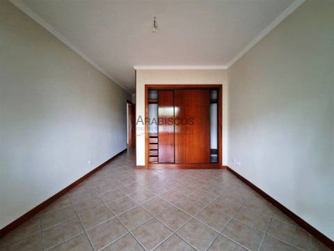 Apartamento T2 - Varandas - Barbecue - Lugar de Garagem - Arrecadação - Albufeira - Algarve