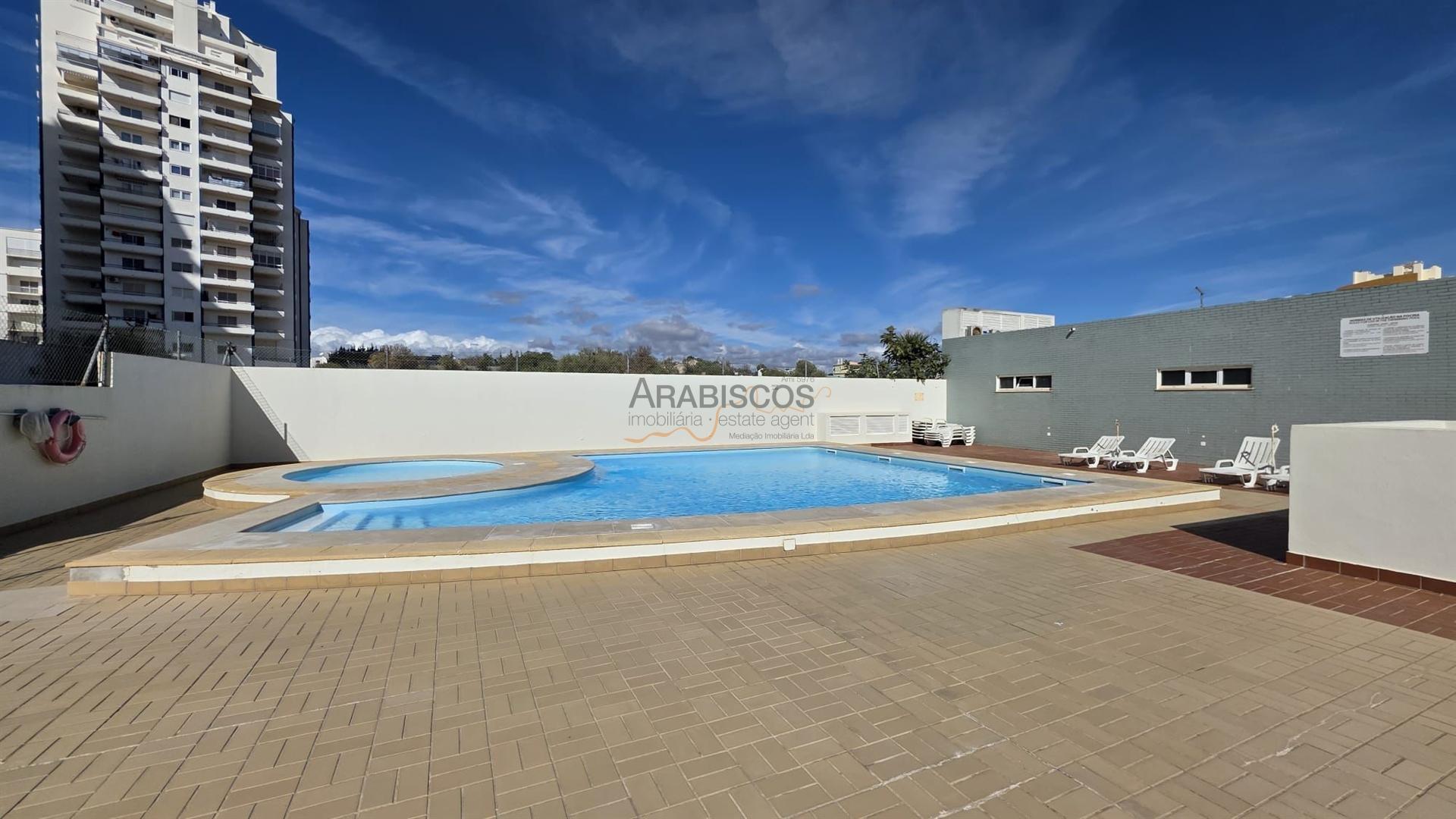 Excelente Apartamento T1  – Piscina - Garagem -  Centro de Armação de Pera - perto de praia