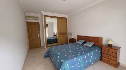 Excelente Apartamento T1  – Piscina - Garagem -  Centro de Armação de Pera - perto de praia