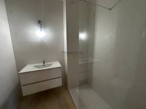 Excelente Apartamento T1  – Piscina - Garagem -  Centro de Armação de Pera - perto de praia