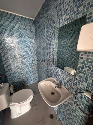 Loja Espaçosa - Centro de Alvor - comércio de passagem - arrecadação