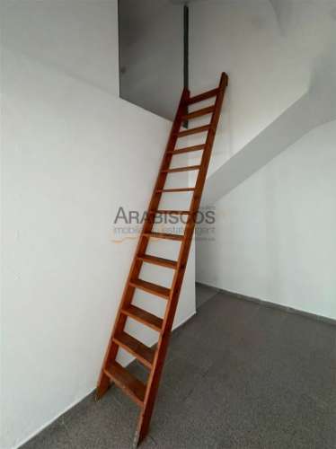 Loja Espaçosa - Centro de Alvor - comércio de passagem - arrecadação