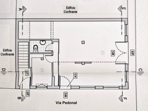 Loja Espaçosa - Centro de Alvor - Comércio de passagem - Arrecadação