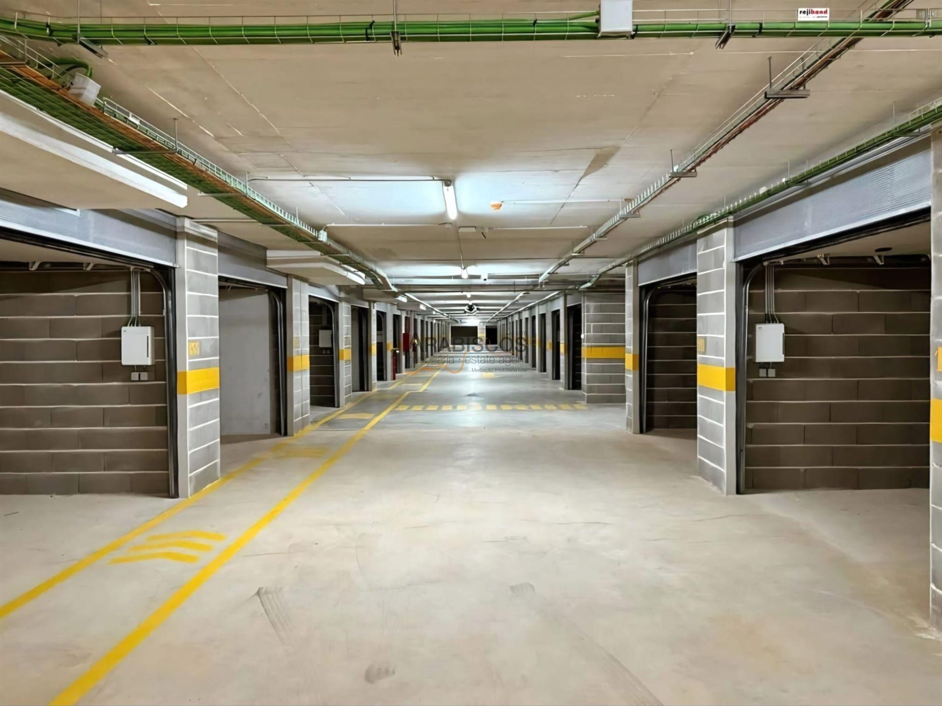 Garagens Fechadas (BOX) - Áreas desde 16.5 m2 - Portimão - Portimão