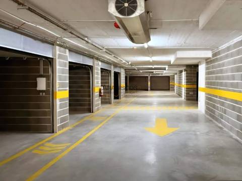 Garagens Fechadas (BOX) - Áreas desde 16.5 m2 - Portimão - Portimão