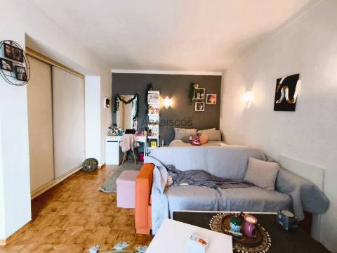 Apartamento T0 - Condomínio Fechado - Terraço privado - Portimão -  Algarve