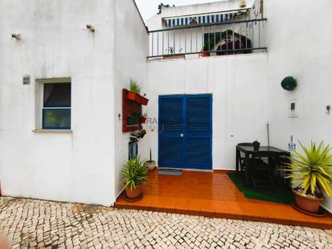 Apartamento T0 - Condomínio Fechado - Terraço privado - Portimão -  Algarve