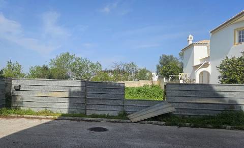 Terreno Urbano - Construção de Moradia Isolada - Portimao - Algarve