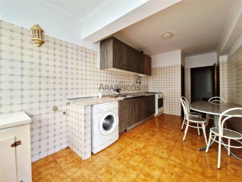Apartamento T2 - Varanda - 2 Despensas - Boas Áreas - Quinta do Amparo - Portimão - Algarve