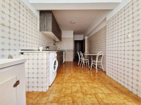 Apartamento T2 - Varanda - 2 Despensas - Boas Áreas - Quinta do Amparo - Portimão - Algarve