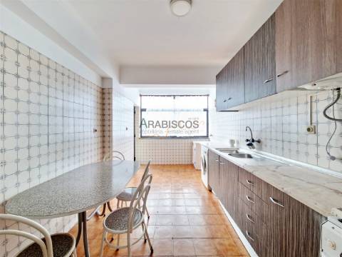 Apartamento T2 - Varanda - 2 Despensas - Boas Áreas - Quinta do Amparo - Portimão - Algarve