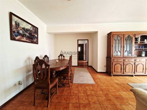 Apartamento T2 - Varanda - 2 Despensas - Boas Áreas - Quinta do Amparo - Portimão - Algarve